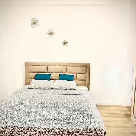아파트 Flat In *